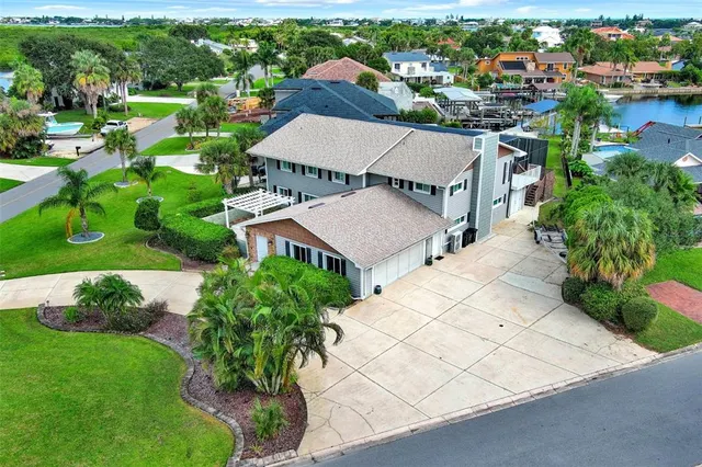 Popular VENEZIA UNIT 04 Real Estate