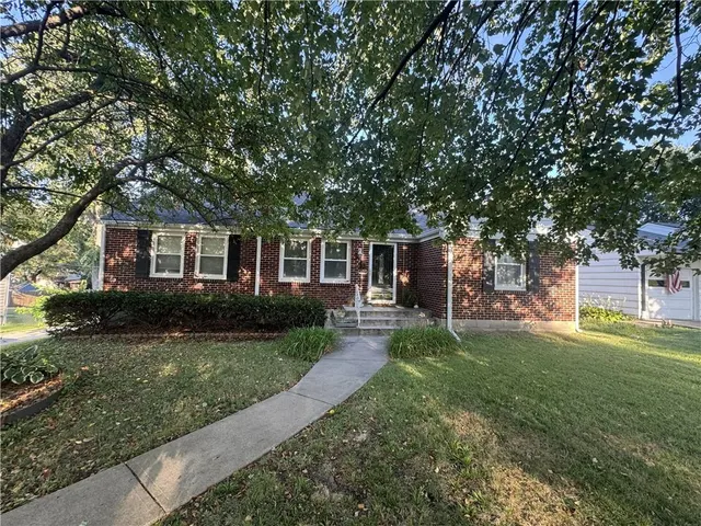Popular Country Club View Real Estate