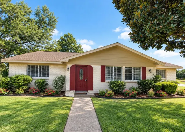 Popular Shamrock Manor Real Estate