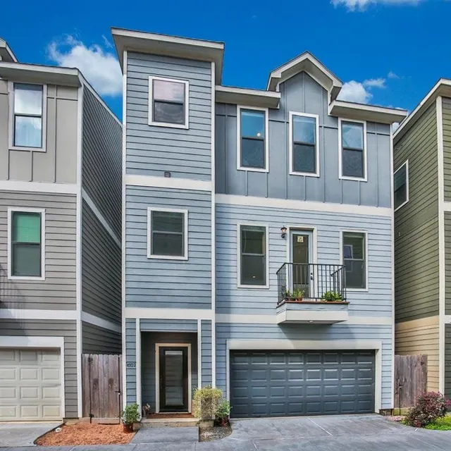 Popular Distinctive Living Maxie Real Estate