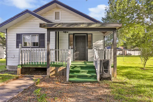 Popular Lamar Court Real Estate