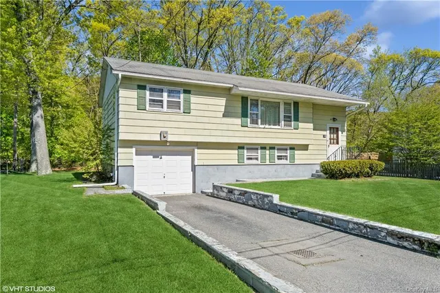 10 Cane Road, Greenwood Lake NY 10925