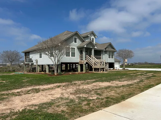 Popular Pelican Pointe Estates Real Estate