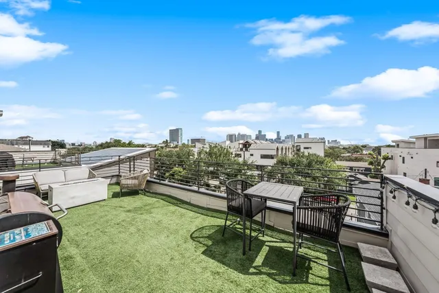 Popular Isabella Chateau Real Estate