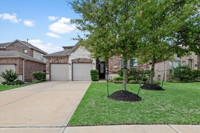 Popular Fall Creek East Sec 1 Real Estate
