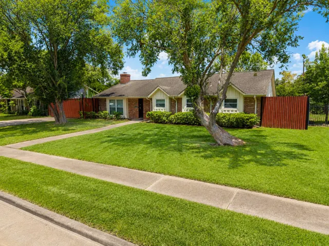 Expensive Sharpstown Country Club Estate Real Estate