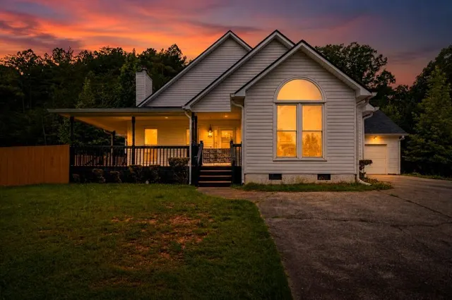 Popular Waverly Oaks Real Estate