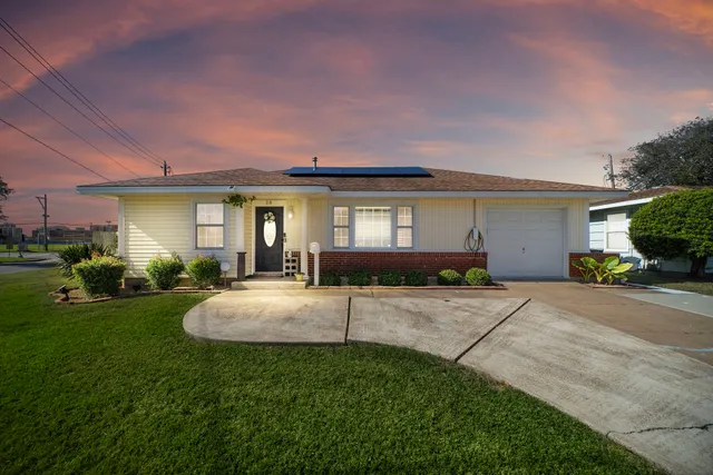 Popular Lyncrest Manor Real Estate