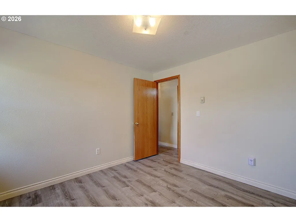 Listing Thumbnail Image 22