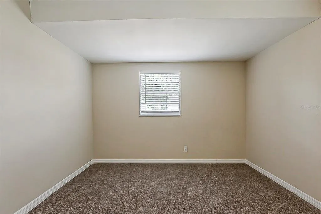 Listing Thumbnail Image 17