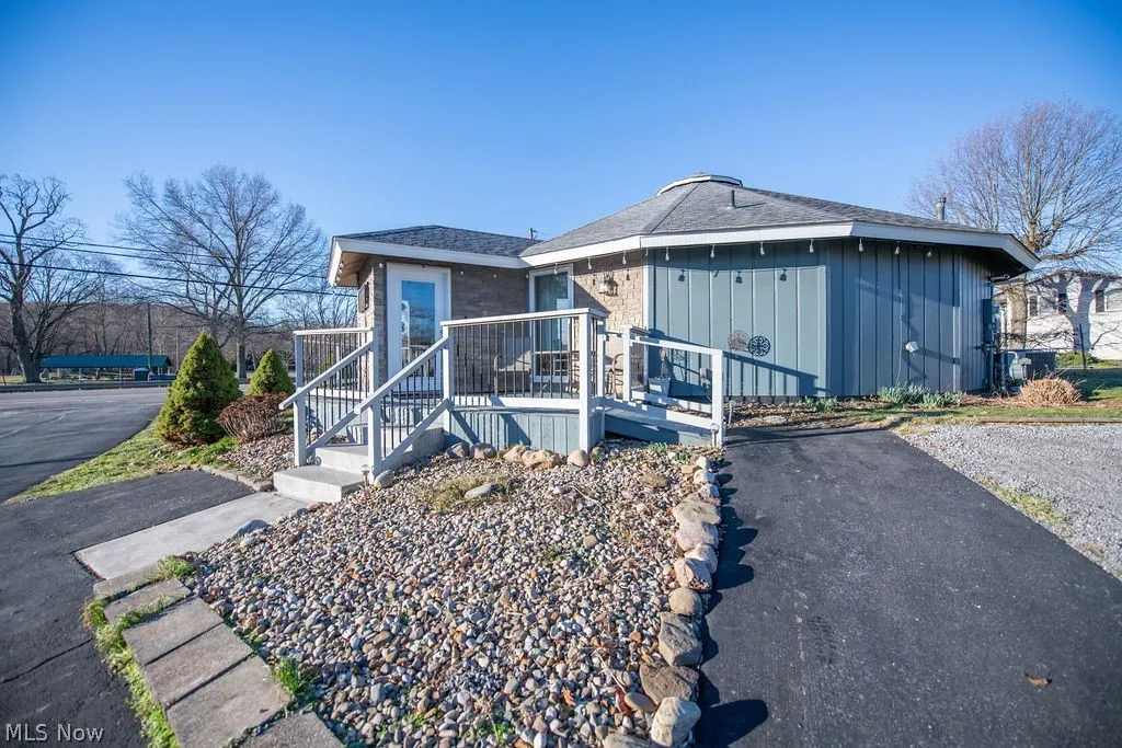 411 W Canal St, Malvern, OH 44644
