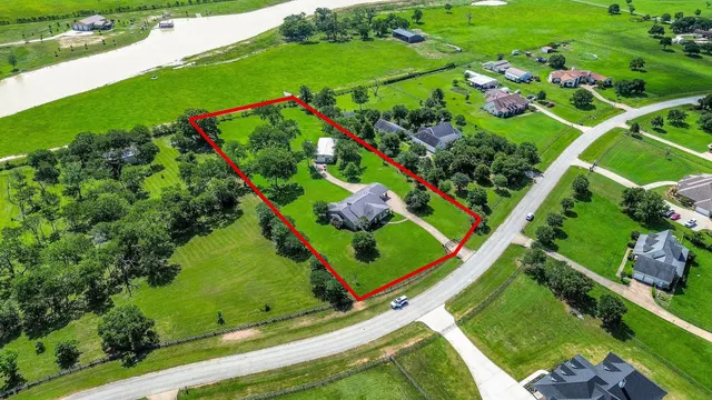 Popular Spring Hill Farms Real Estate