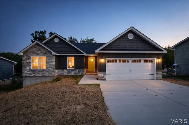Popular Summer Set Lake Real Estate
