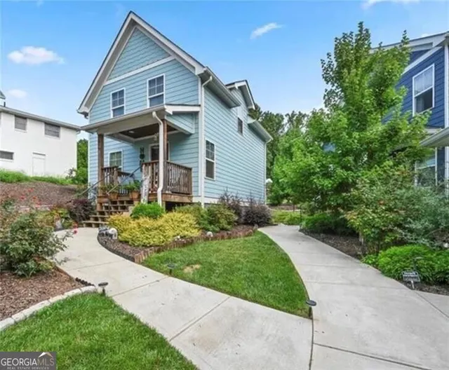 Popular Cottage Court Real Estate