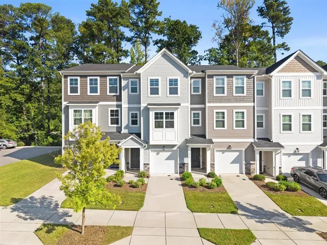 Popular Magnolia Trace Real Estate