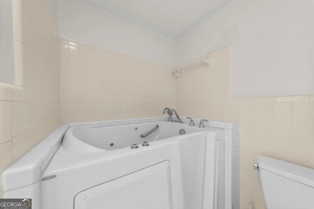 Listing Thumbnail Image 15