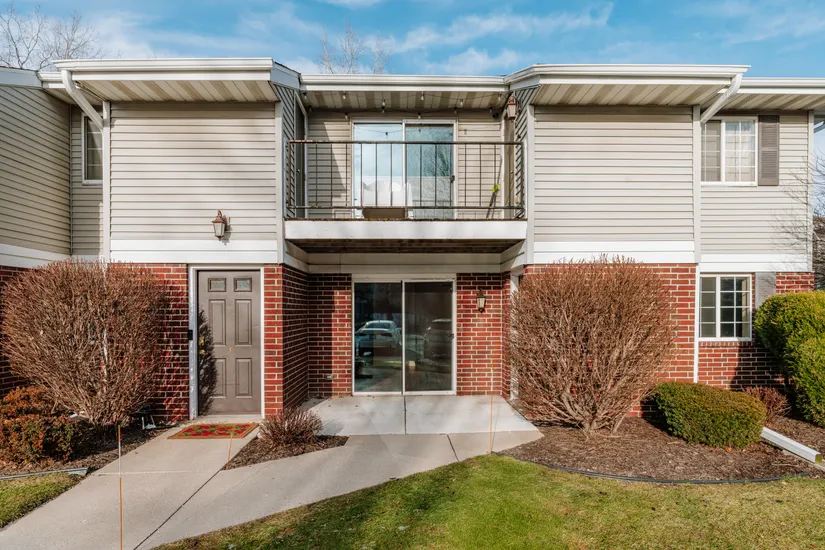 N110w17098 Ashbury Ln, Unit 4, Germantown, WI, 53022 - Photos