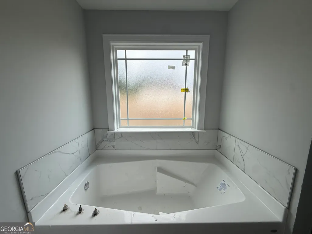 Listing Thumbnail Image 14
