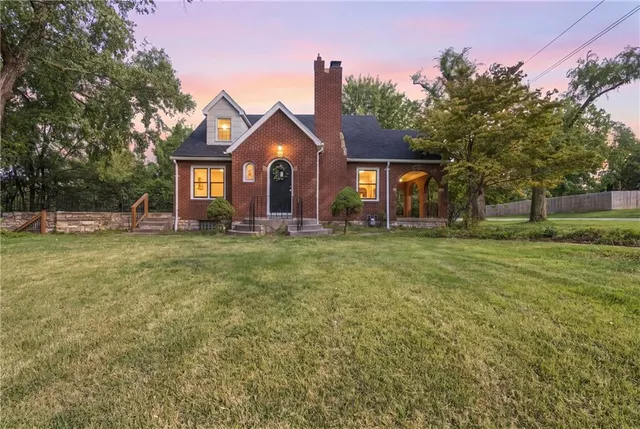 Popular Victory Hgts Real Estate