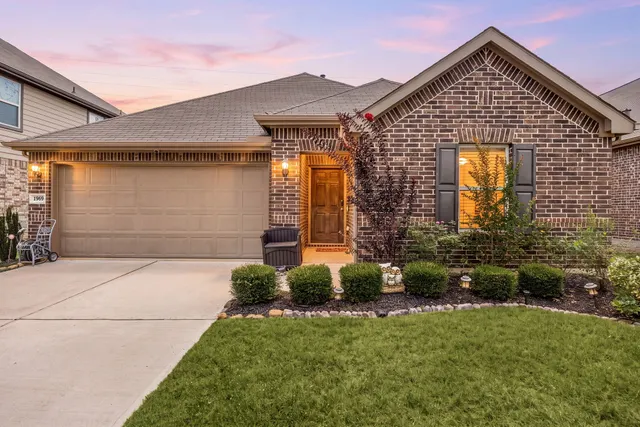 Popular Wedgewood Falls Real Estate