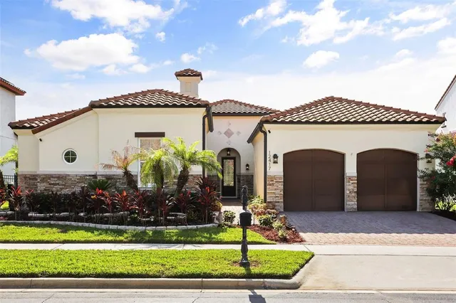 Popular CASA DEL LAGO-REPLAT Real Estate