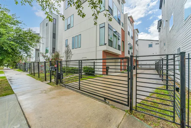 Popular Dowling Place Real Estate