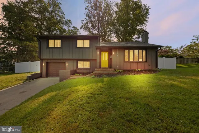 Expensive Crestwood Manor Real Estate
