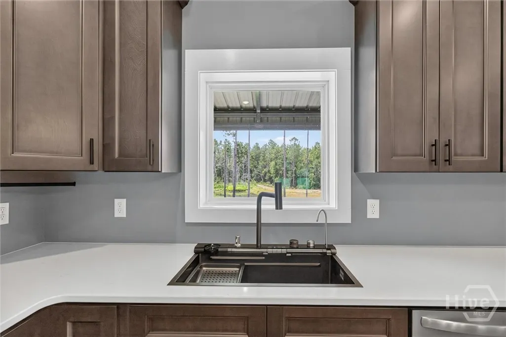 Listing Thumbnail Image 14