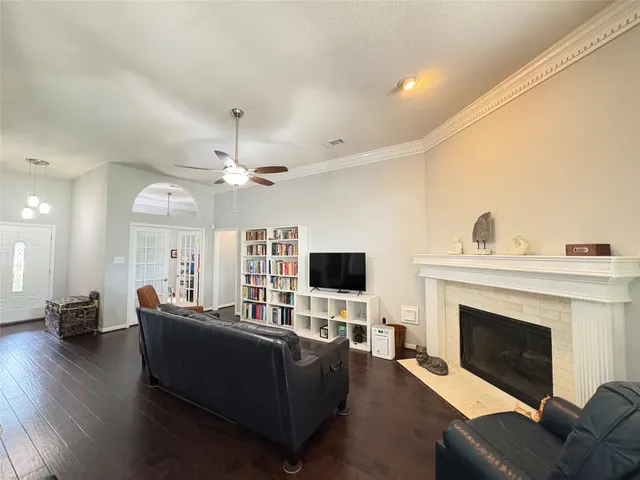 Popular Governor's Place Real Estate