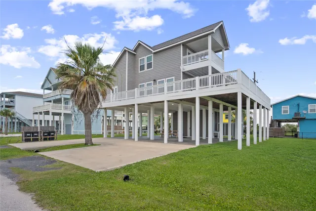 Popular Crenneland B Real Estate
