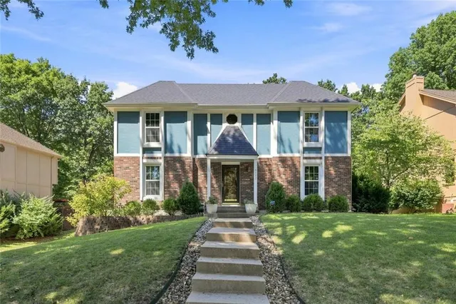 Popular Strathbury Woods Real Estate