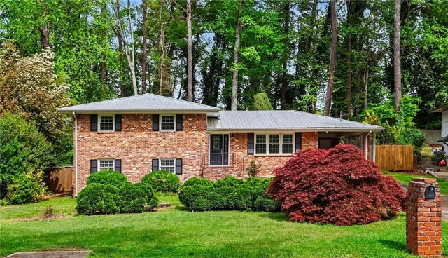 Popular Lindmoor Woods Real Estate