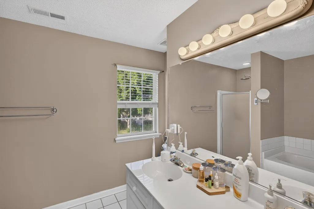 Listing Thumbnail Image 19