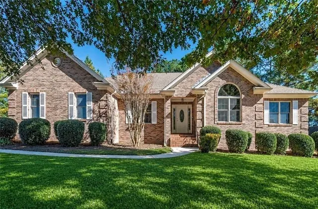Popular Hampton Manor Real Estate