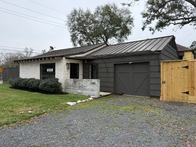 Cheap Larchmont Sec 01 Real Estate