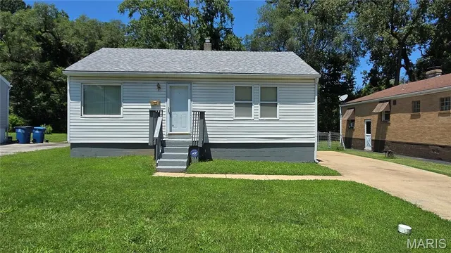 Popular Fourland Place Real Estate