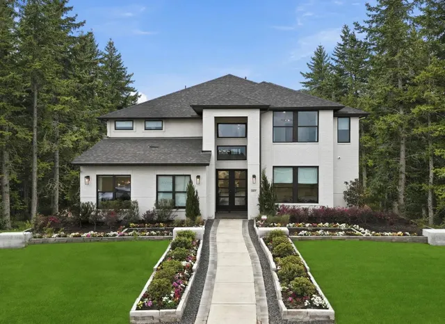 Expensive Everly - 60' Real Estate