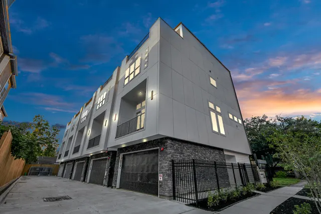 Popular MUSEUM AUSTIN PLACE Real Estate