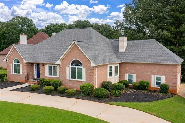 Popular Charlton Crossing Real Estate