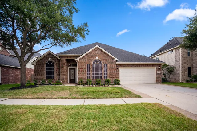 Popular Country Lake Estates Real Estate