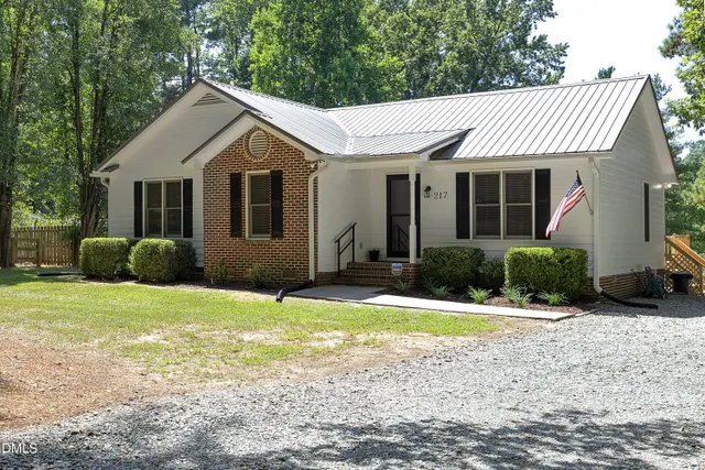 Popular Hearthfield Lakes Real Estate