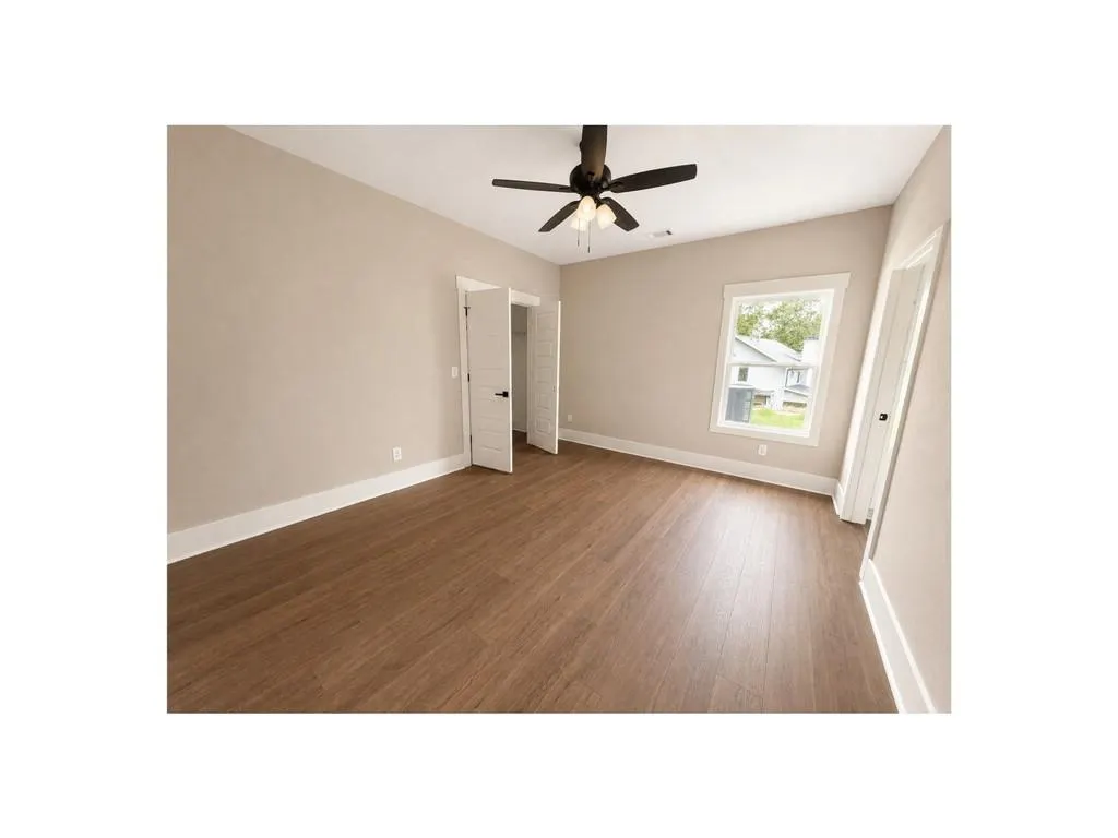 Listing Thumbnail Image 17