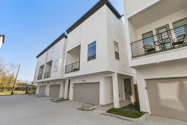 Popular Peerless Court Real Estate