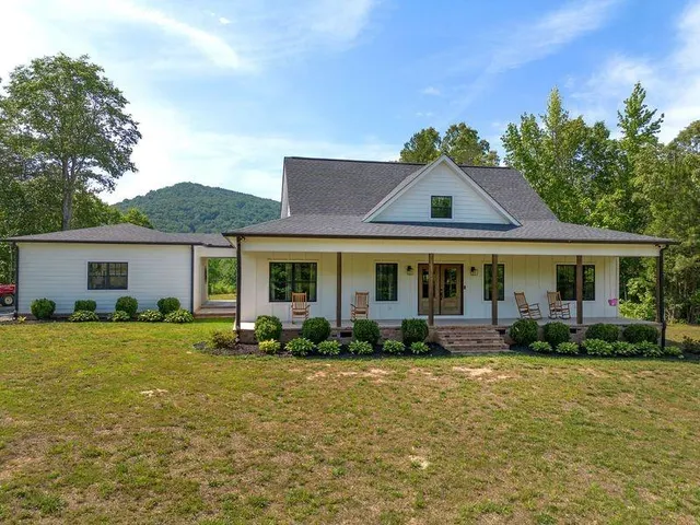 Popular La Fayette Real Estate