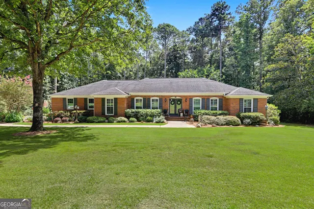 Expensive Tallwood Place Real Estate
