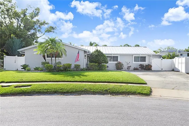 Popular BAY CREST PARK UNIT 15 Real Estate