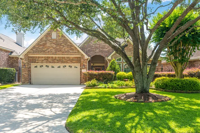 Popular Pinelakes Promenade Sec 02 Real Estate