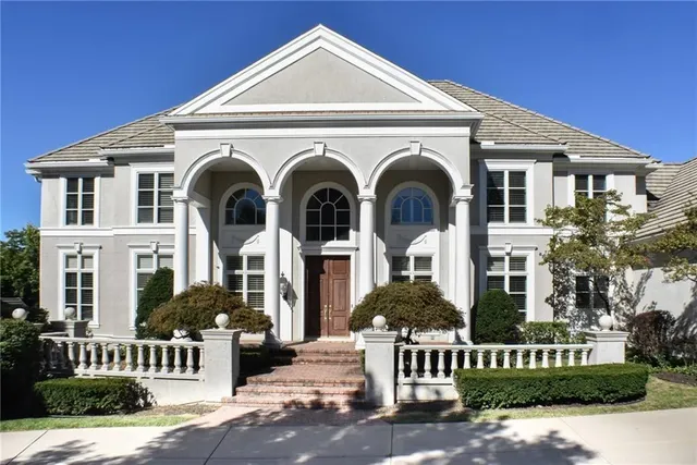 Popular Hallbrook Real Estate
