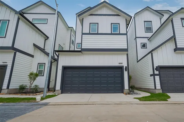 Popular Regents Court Real Estate