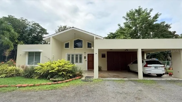 Popular CALLE VANDA Real Estate